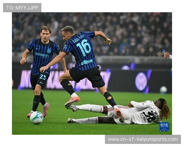 劳塔罗禁区内强力头球破门，国际米兰客场1比0领先克雷莫内塞