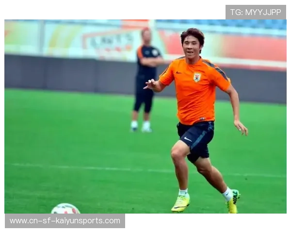 浙江队托利奇任意球直接攻门，弧线直挂上角